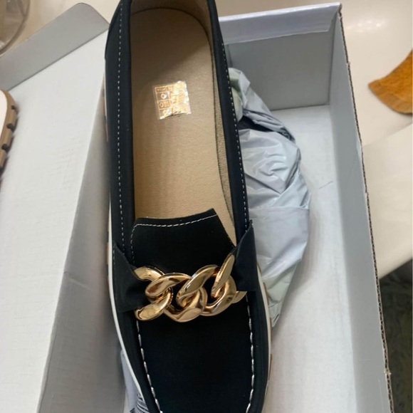 Black shoes ordered from tick tick shop . They are the wrong size - Picture 3 of 3